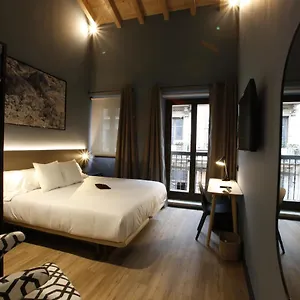 Hotel M&uga Hotela **